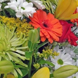 Ramo de flores MR-9. Envío urgente de ramos de flores a tanatorios. Máxima seriedad, calidad y garantía.