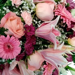 Ramo de flores MR-2. Envío urgente de ramos de flores a tanatorios. Máxima seriedad, calidad y garantía.